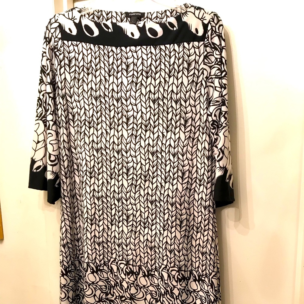 Black & white knee-length straight dress. Size M. Designer: Forever